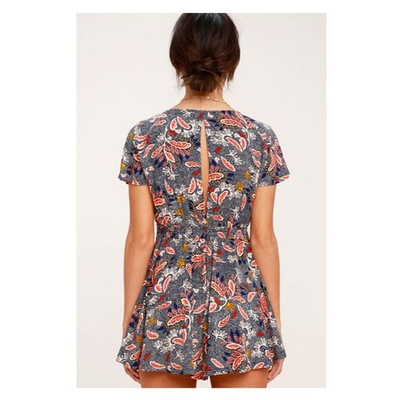 Lulus Dondi Navy Blue Floral Print Romper Shorts Size M - Picture 5 of 14